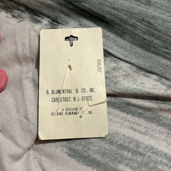 ๐๐ Vintage button set, 7 pink fabric covered metal buttons 2 plastic pearl ๐ - Picture 4 of 7